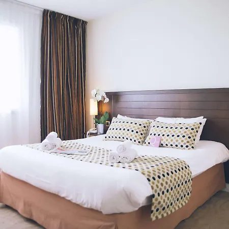 Hotel Novotel De Maine 4*