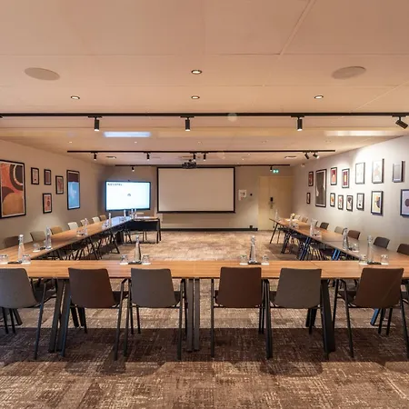 Готель Novotel De Maine