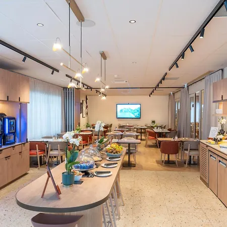 Novotel De Maine Hotel 4*