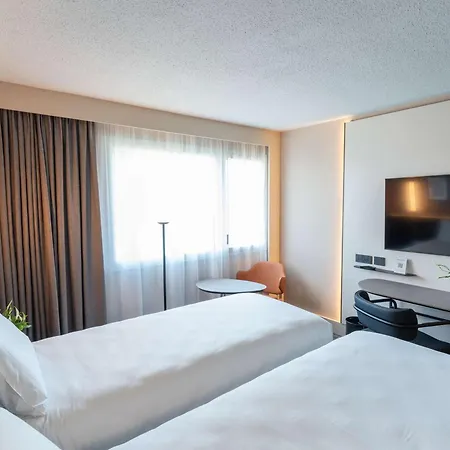 Novotel De Maine Готель Анже